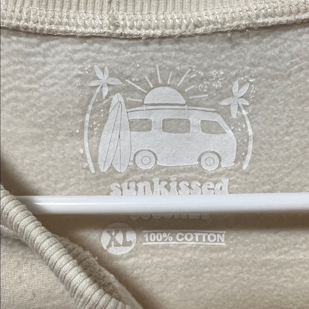 NWT * Cream Malibu Athletics Sweatshirt Size XL - Picture 3 of 4